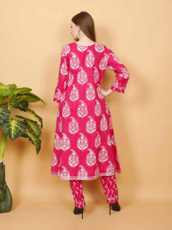 Elegant Pink Printed Kurta with Matching Pants - Image 2