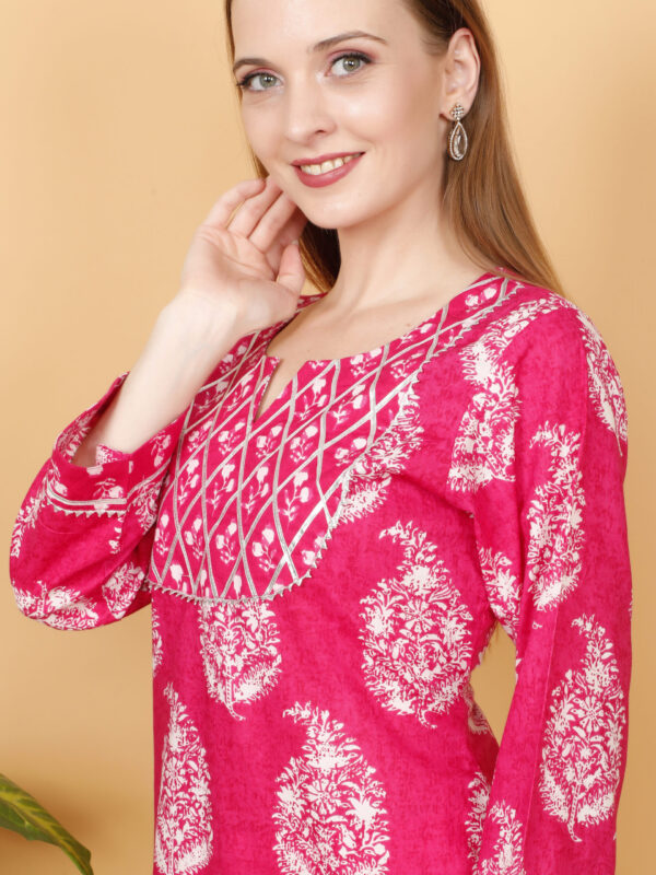 Elegant Pink Printed Kurta with Matching Pants - Image 5